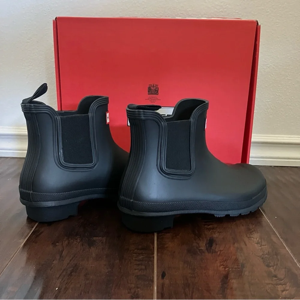 NIB Authentic Hunter Women’s Chelsea Boot - Black